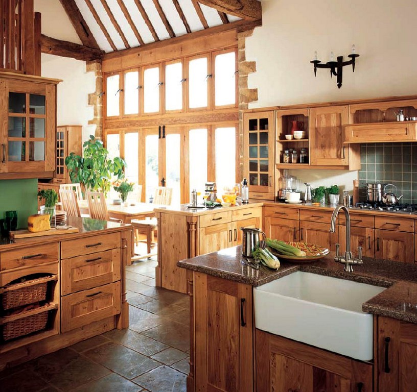 Дизайн кухни в деревянном доме