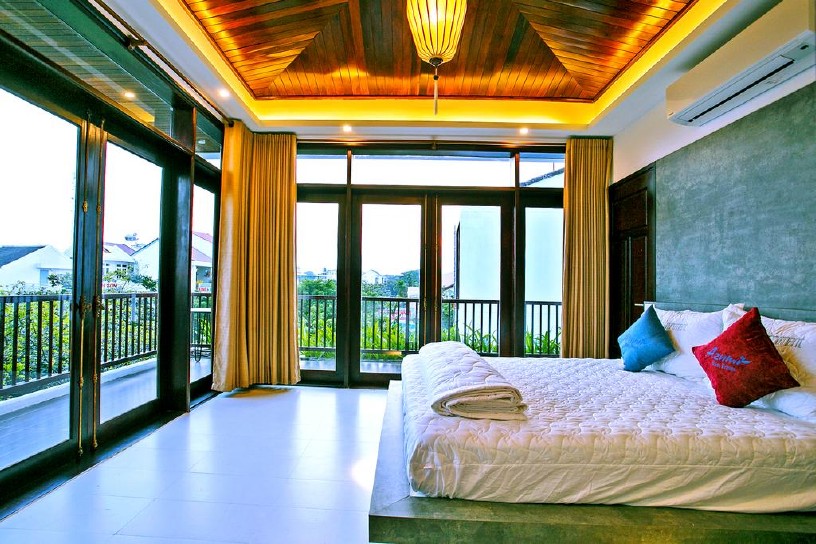 Дизайн спальни с балконом